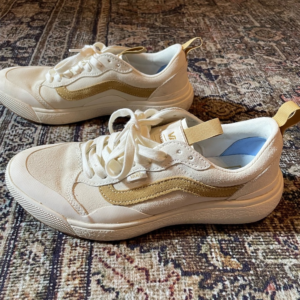 Vans UltraRange Sneakers (men’s 8, women’s 9.5)